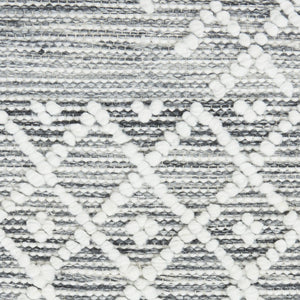 HomeRoots 4' Hand-Woven Gray and Ivory Geometric Area Rug with Fringed Edges for Modern Home Decor Charm 4' X 6' 533368