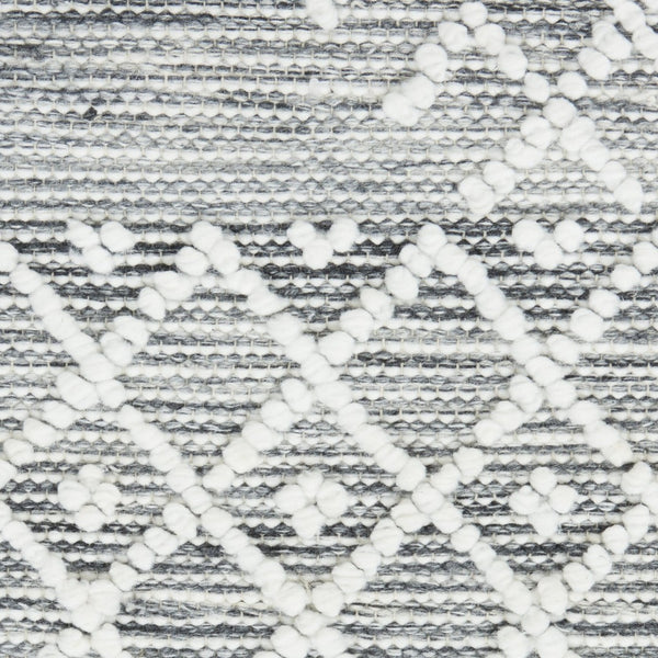 HomeRoots 4' Hand-Woven Gray and Ivory Geometric Area Rug with Fringed Edges for Modern Home Decor Charm 4' X 6' 533368