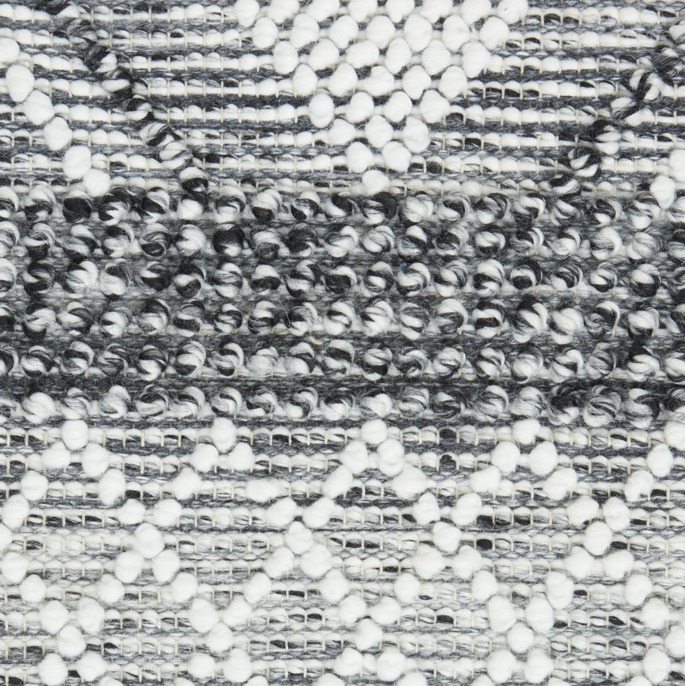 HomeRoots 4' Hand Woven Gray and Ivory Geometric Area Rug with Tasseled Fringe for Modern Home Décor 4' X 6' 533369