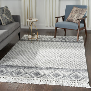 HomeRoots 4' Hand Woven Gray and Ivory Geometric Area Rug with Fringe - Stylish Bohemian Accent for Any Room 5' X 8' 533370