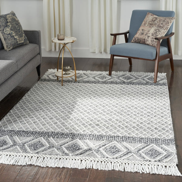 HomeRoots 4' Hand Woven Gray and Ivory Geometric Area Rug with Fringe - Stylish Bohemian Accent for Any Room 5' X 8' 533370