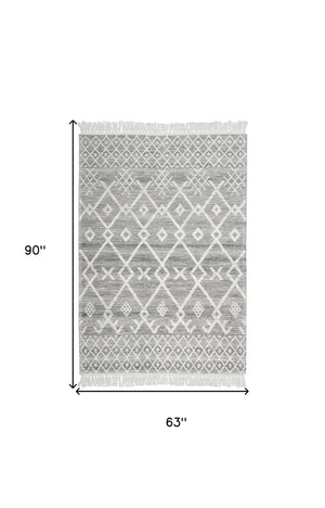 Homeroots 5' X 8' Gray And Ivory Geometric Hand Woven Area Rug With Fringe  Polyester 533371