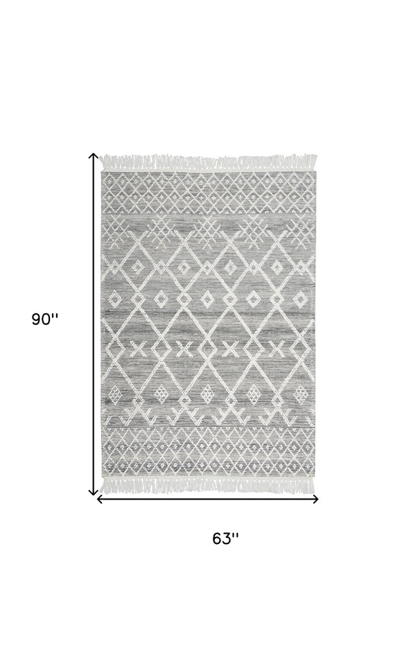 Homeroots 5' X 8' Gray And Ivory Geometric Hand Woven Area Rug With Fringe  Polyester 533371