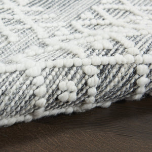 HomeRoots 4' Hand-Woven Gray and Ivory Geometric Area Rug with Fringed Edges for Modern Home Decor Charm 5' X 8' 533371