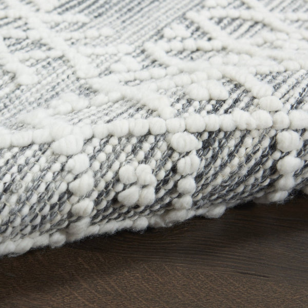 HomeRoots 4' Hand-Woven Gray and Ivory Geometric Area Rug with Fringed Edges for Modern Home Decor Charm 5' X 8' 533371