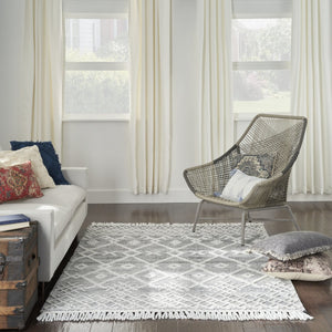 HomeRoots 4' Hand-Woven Gray and Ivory Geometric Area Rug with Fringed Edges for Modern Home Decor Charm 5' X 8' 533371