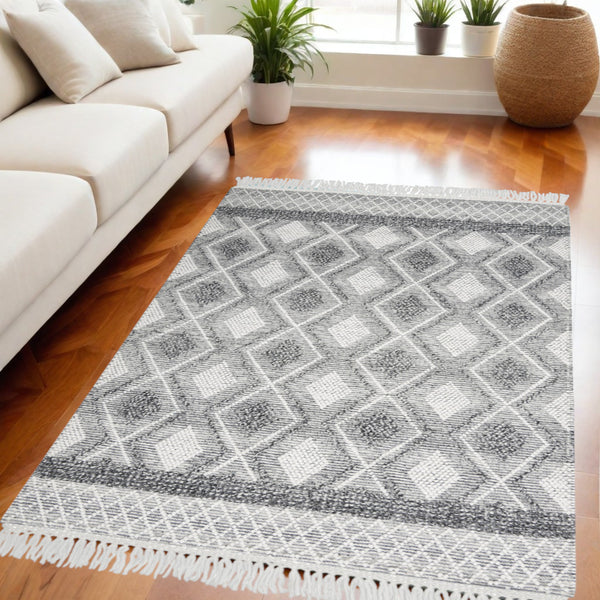 Homeroots 5' X 8' Gray And Ivory Geometric Flatweave Handmade Area Rug With Fringe  Polyester 533372