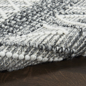 HomeRoots 4' Hand Woven Gray and Ivory Geometric Area Rug with Fringe - Stylish Bohemian Accent for Any Room 8' X 11' 533373