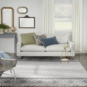 HomeRoots 4' Hand Woven Gray and Ivory Geometric Area Rug with Fringe - Stylish Bohemian Accent for Any Room 8' X 11' 533373