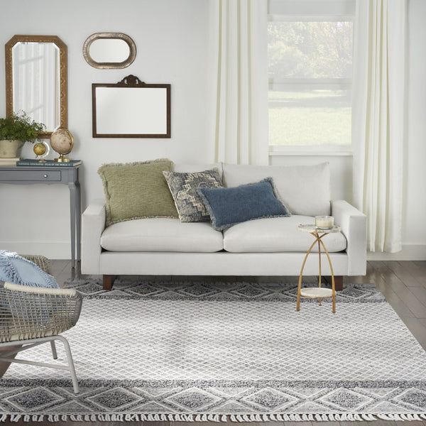 HomeRoots 4' Hand Woven Gray and Ivory Geometric Area Rug with Fringe - Stylish Bohemian Accent for Any Room 8' X 11' 533373