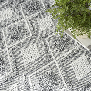 Homeroots 8' X 11' Gray And Ivory Geometric Hand Woven Area Rug With Fringe  Polyester 533375