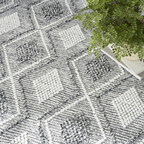 Homeroots 8' X 11' Gray And Ivory Geometric Hand Woven Area Rug With Fringe  Polyester 533375