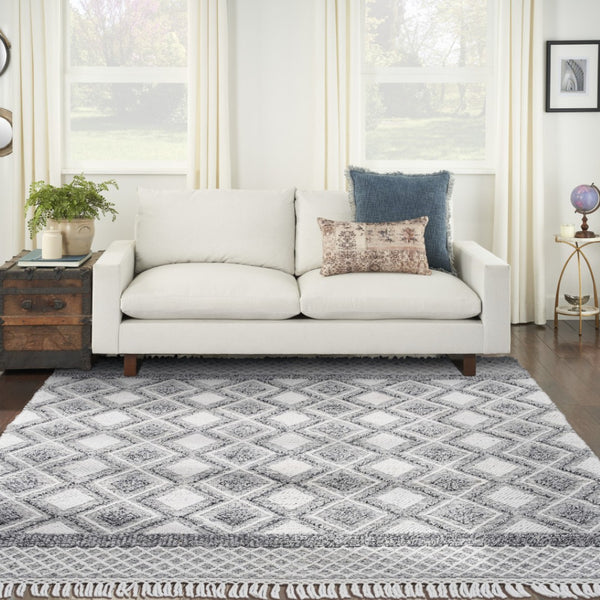 HomeRoots 4' Hand Woven Gray and Ivory Geometric Area Rug with Tasseled Fringe for Modern Home Décor 8' X 11' 533375