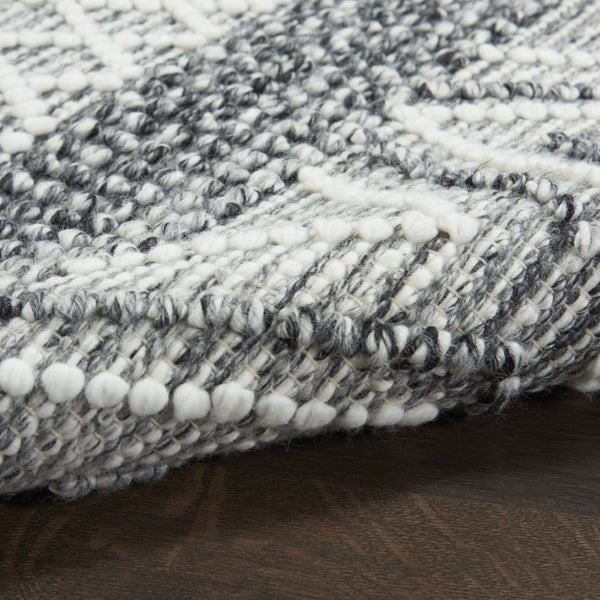 HomeRoots 8' Gray and Ivory Geometric Runner Rug - Hand-Woven Artisanal Design with Fringe for Modern Spaces 533376