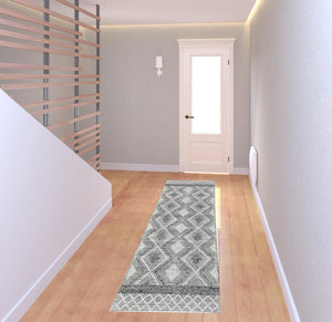 HomeRoots 8' Gray and Ivory Geometric Runner Rug - Hand-Woven with Fringe for Stylish Hallways & Entryways 533378
