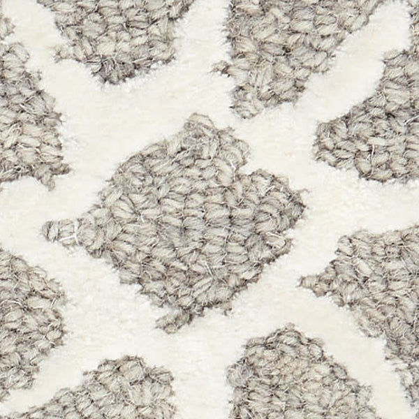 HomeRoots 4' Gray and Ivory Geometric Hand-Tufted Area Rug - Modern Style for Living Rooms and Bedrooms 4' X 6' 533381