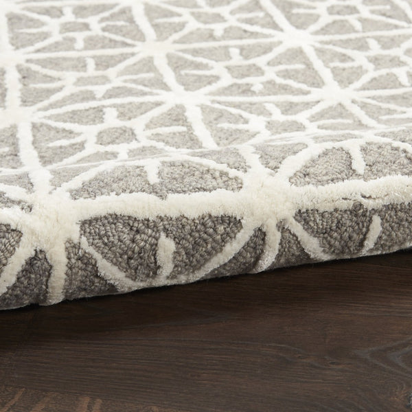 HomeRoots 4' Gray and Ivory Geometric Hand-Tufted Area Rug - Modern Style for Living Rooms and Bedrooms 4' X 6' 533381
