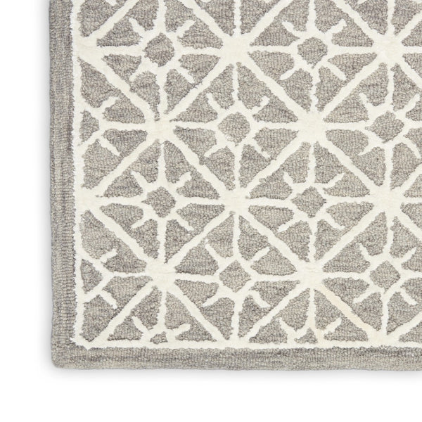 HomeRoots 4' Gray and Ivory Geometric Hand-Tufted Area Rug - Modern Style for Living Rooms and Bedrooms 4' X 6' 533381
