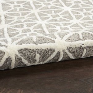 Homeroots 4' X 6' Gray And Ivory Geometric Hand Tufted Area Rug  Wool Blend 533381