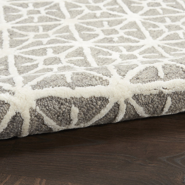 Homeroots 4' X 6' Gray And Ivory Geometric Hand Tufted Area Rug  Wool Blend 533381