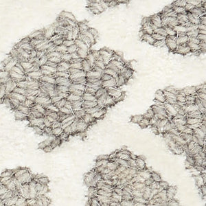 HomeRoots 4' Gray and Ivory Geometric Hand-Tufted Area Rug - Modern Style for Living Rooms and Bedrooms 5' X 8' 533385