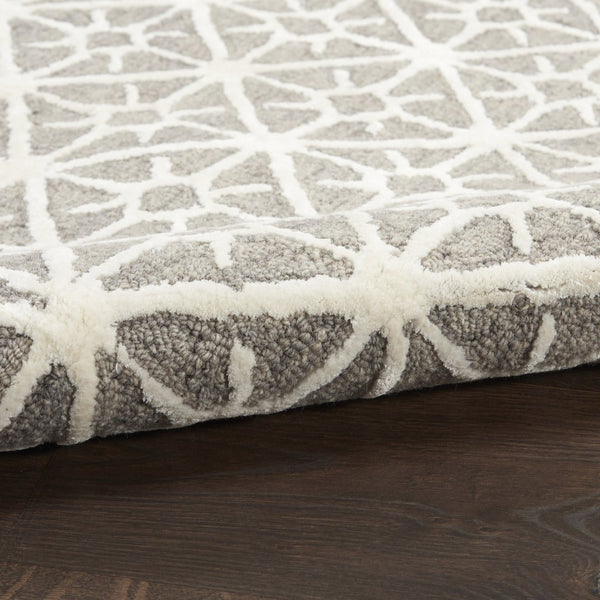 HomeRoots 4' Gray and Ivory Geometric Hand-Tufted Area Rug - Modern Style for Living Rooms and Bedrooms 5' X 8' 533385