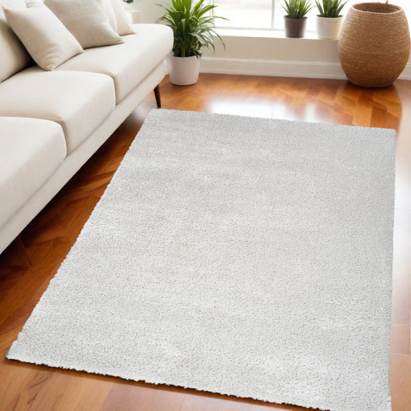 Homeroots 5' X 7' Silver Shag Power Loom Area Rug  Polyester 533570