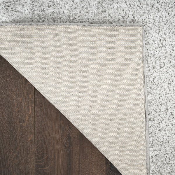 Homeroots 5' X 7' Silver Shag Power Loom Area Rug  Polyester 533570