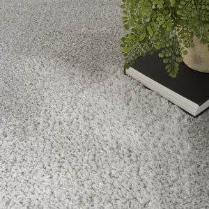 Homeroots 5' X 7' Silver Shag Power Loom Area Rug  Polyester 533570