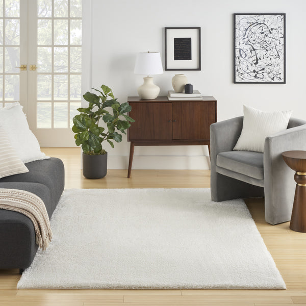 Homeroots 5' X 7' Ivory Shag Power Loom Area Rug  Polyester 533571