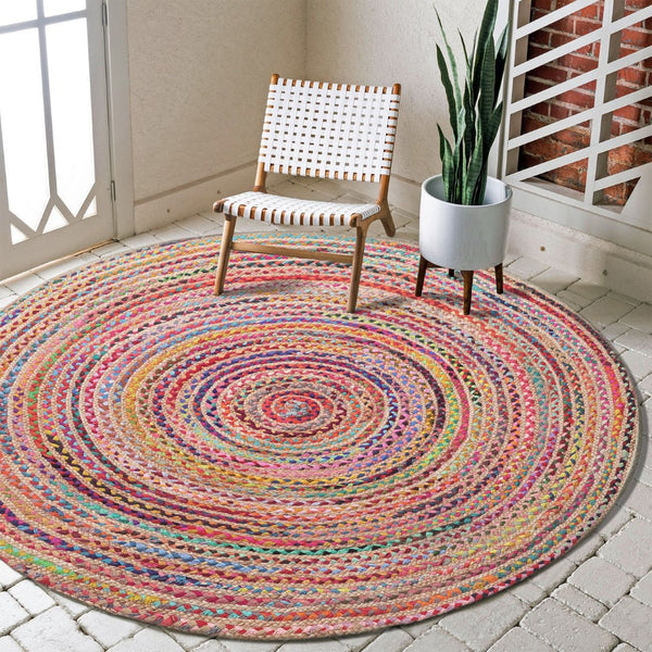 HomeRoots 5' Hand-Braided Tan Geometric Area Rug - Durable, Reversible Design for Timeless Home Elegance 7' Round Round 533615