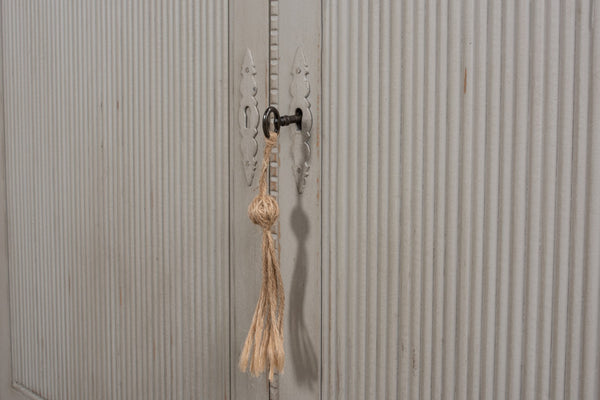 Sarreid Harper Soft Grey Glass Front Bookcase - Stylish Pine Design For Elegant Home Storage Solutions Grey  53450