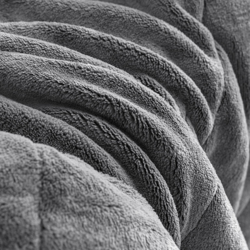 Homeroots 48" X 72" Gray Velvet Quilted Plush 15 Pound Weighted Throw Blanket  Velvet 535337