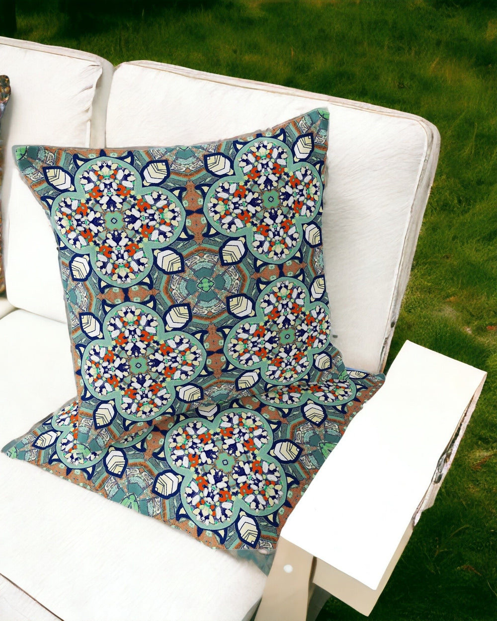 Homeroots Set Of Two 16" X 16" Green And White Blown Seam Floral Indoor Outdoor Throw Pillow  Polyester 535616