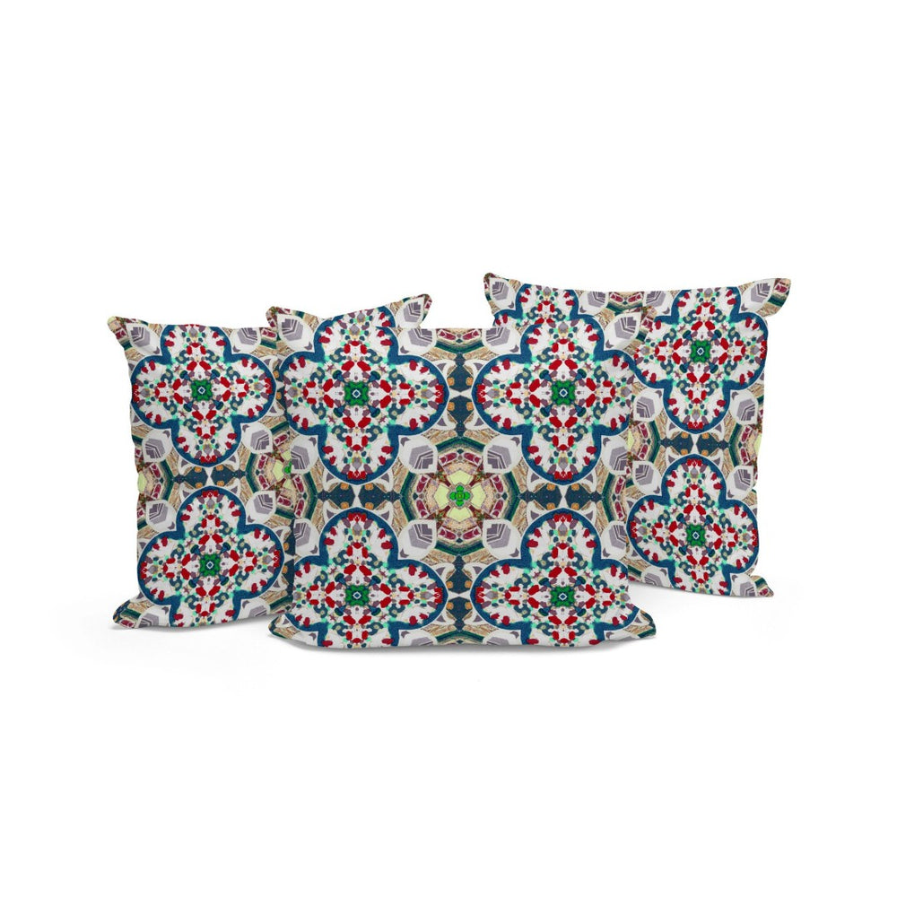 HomeRoots Set of Three Green & White Floral Throw Pillows - Stylish Indoor/Outdoor Cushions for Any Space 536120
