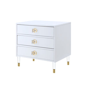 HomeRoots 24" Stylish White and Clear Wood End Table with 3 Drawers - Perfect for Modern Living Spaces! 544077