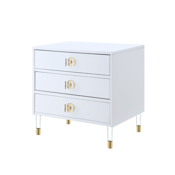 HomeRoots 24" Stylish White and Clear Wood End Table with 3 Drawers - Perfect for Modern Living Spaces! 544077