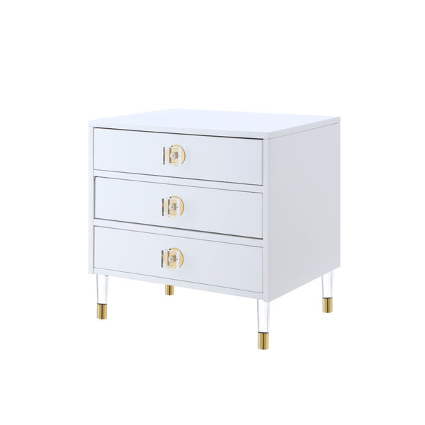HomeRoots 24" Stylish White and Clear Wood End Table with 3 Drawers - Perfect for Modern Living Spaces! 544077