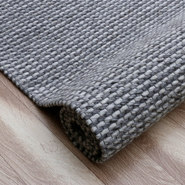 HomeRoots 5' Gray Wool Striped Hand-Woven Area Rug - Timeless Design for Living Spaces and Cozy Comfort 5' X 8' 544116