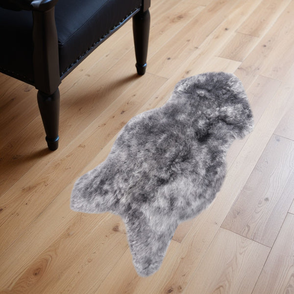 Homeroots 2' X 3' Gray Sheepskin Handmade Non Skid Area Rug  Genuine Sheepskin 544284