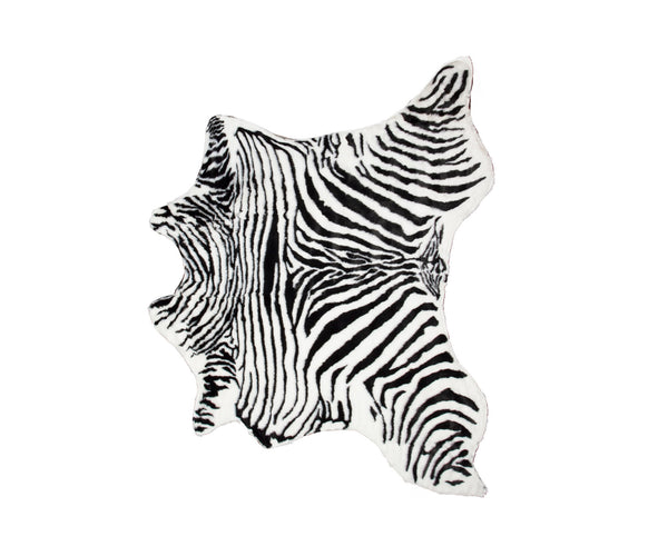 Homeroots 4' X 5' Black And White Faux Fur Printed Area Rug  Faux Fur 544288