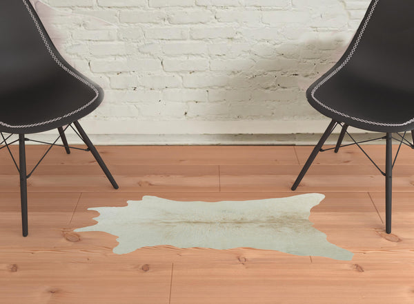 Homeroots 2' X 3' Off White Cowhide Hand Knotted Area Rug Off White Cowhide 544296