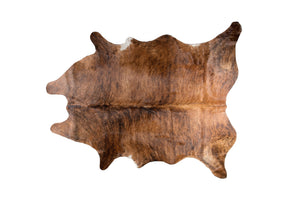 Homeroots 5' X 7' Brown Cowhide Hand Knotted Area Rug Brown And Black Cowhide 544316