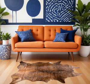 Homeroots 5' X 7' Brown Cowhide Hand Knotted Area Rug Brown And Black Cowhide 544316