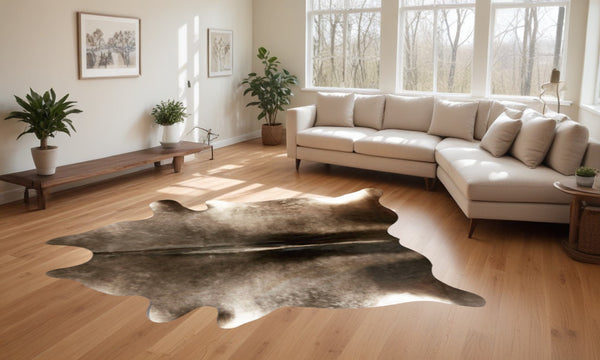 Homeroots 6' X 7' Brown Cowhide Hand Knotted Area Rug Tan Cowhide 544320