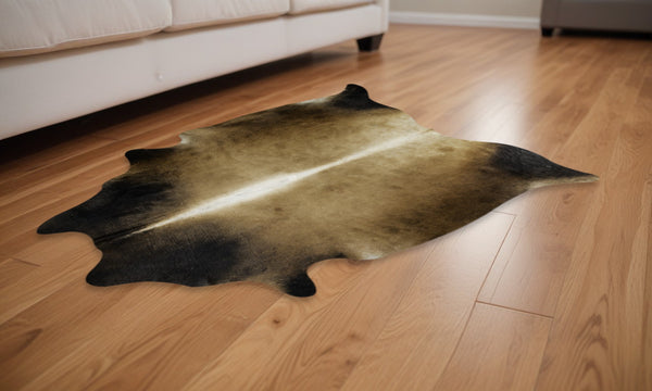 Homeroots 5' X 7' Tan Genuine Cowhide Hand Knotted Area Rug Tan Cowhide 544321