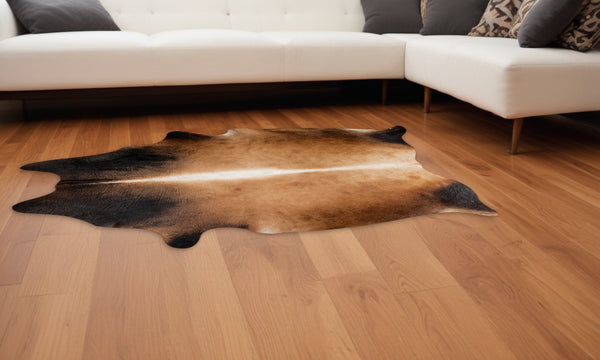 Homeroots 5' X 7' Dark Brown And Tan Genuine Cowhide Hand Knotted Area Rug Tan Cowhide 544324