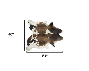 Homeroots 5' X 7' Light Brown And White Cowhide Hand Knotted Area Rug White & Brown Cowhide 544326