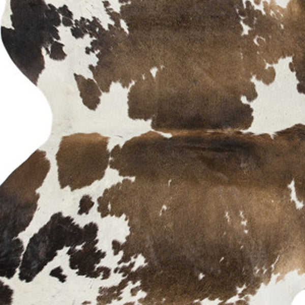 Homeroots 5' X 7' Light Brown And White Cowhide Hand Knotted Area Rug White & Brown Cowhide 544326