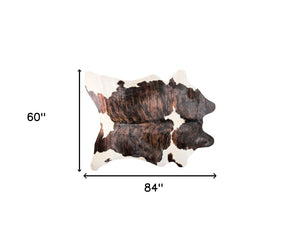 Homeroots 5' X 7' Brown And White Cowhide Hand Knotted Area Rug White & Brown Cowhide 544327